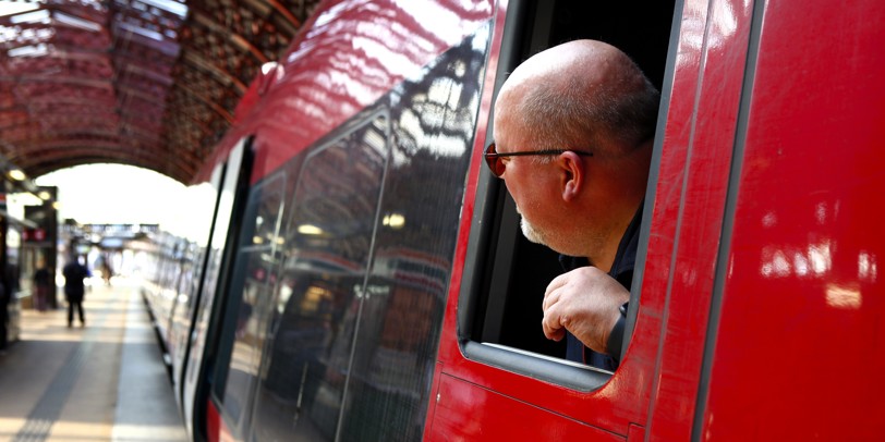 Lokförare före avgång från stationen