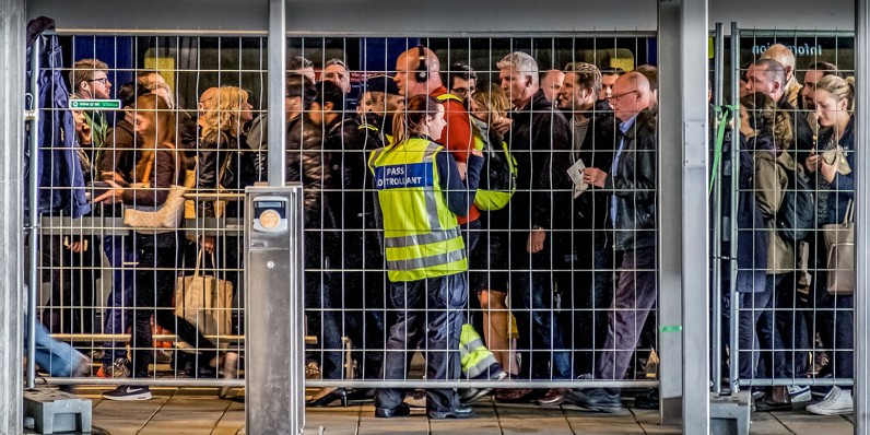 Gränskontroll vid tågstationen på Köpenhamns flygplats under covid-19-pandemin