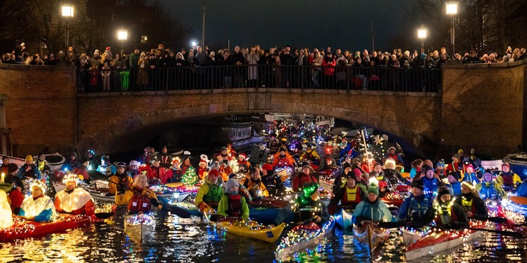 Lucia i kajak i Köpenhamns Hamn. Foto: Lukas Bukoven